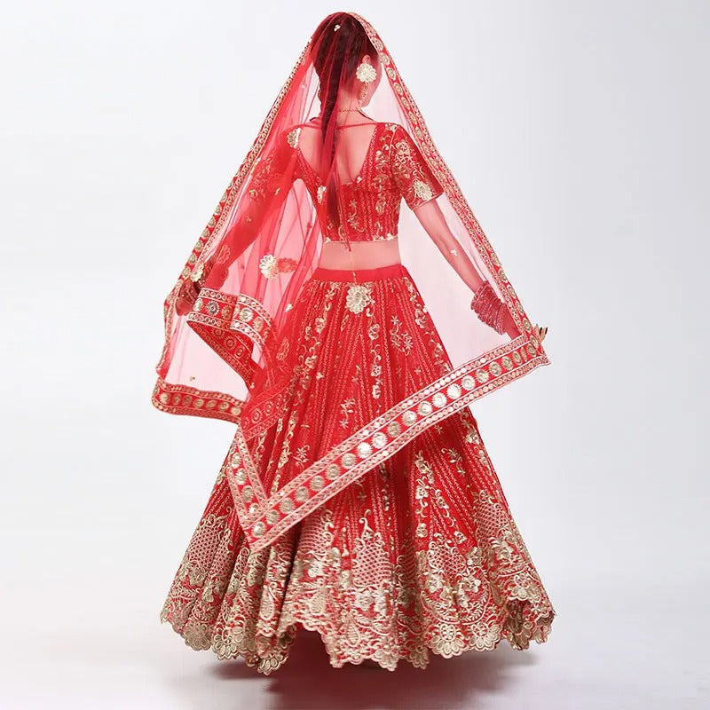 A Stunning Matka Silk Saree: The Perfect Wedding Day Gift